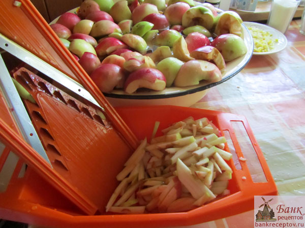 яблоки режу на половинки, фото