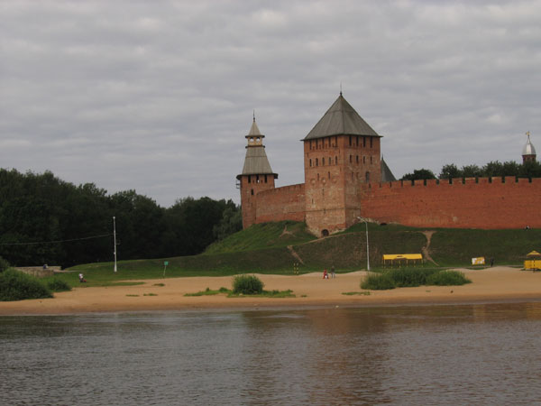 Дворцовая и Спасская башни Новгородского Кремля