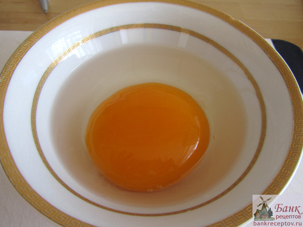 гусиное яйцо разбитое, фото