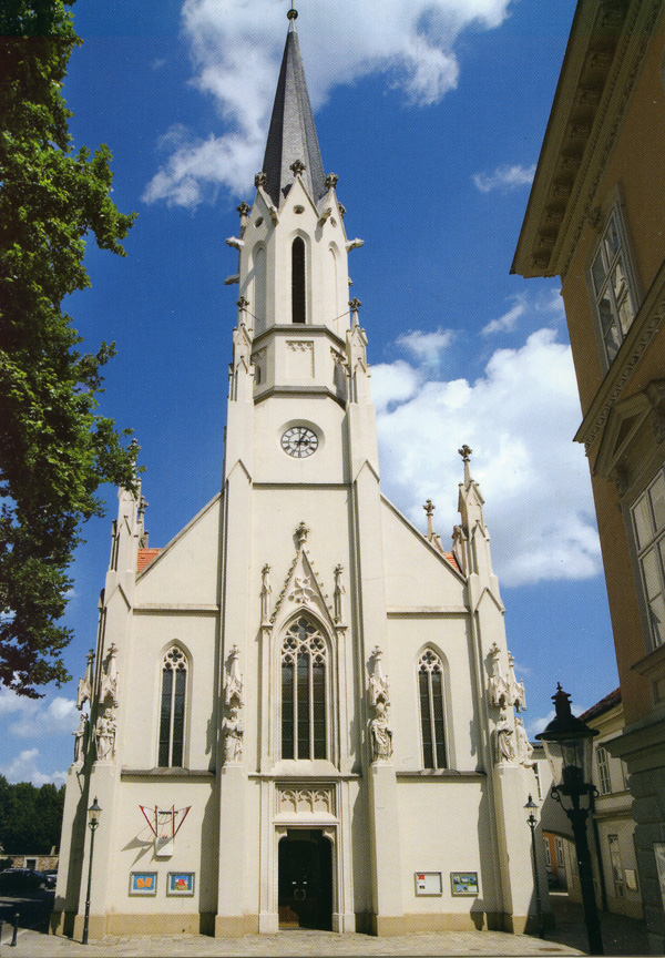 Западный фасад церкви девы Марии. Фото