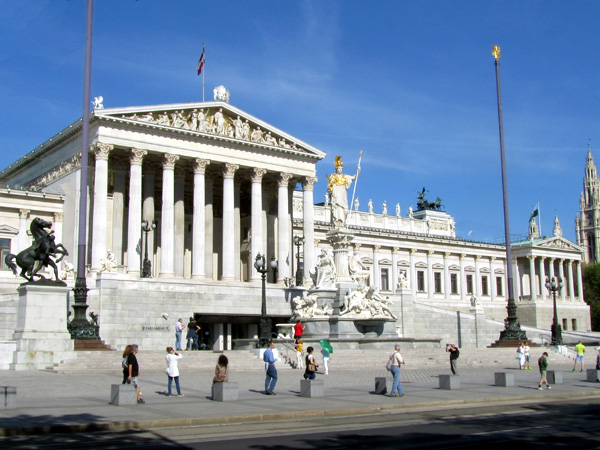 Здание австрийского Парламента. Фото