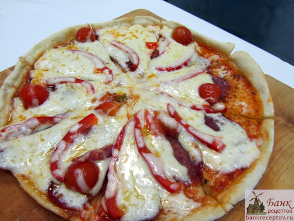 Рецепт пиццы с салями и помидорами, фото