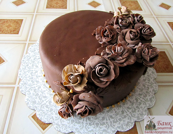 торт шоколадный с розами, фото