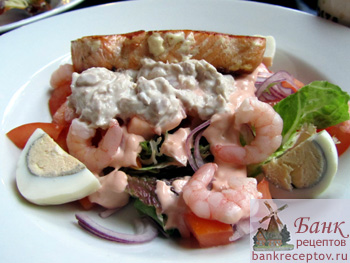 Теплый салат по-сицилийски с гребешками, кальмарами и семгой, рецепт и фото