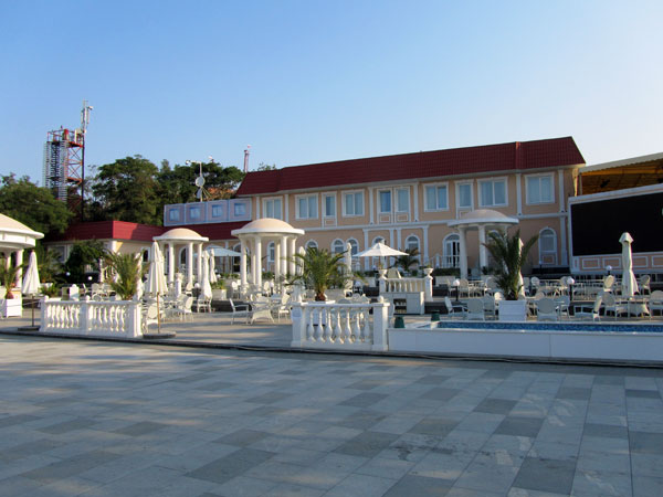 гостиница на берегу моря, фото
