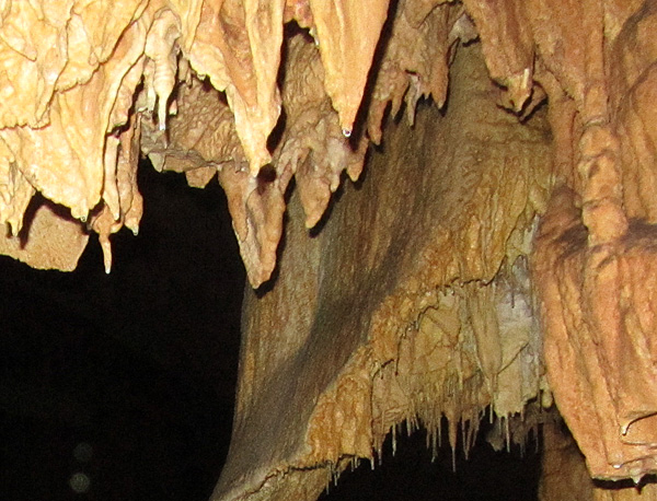 капельки воды в пещере, фото