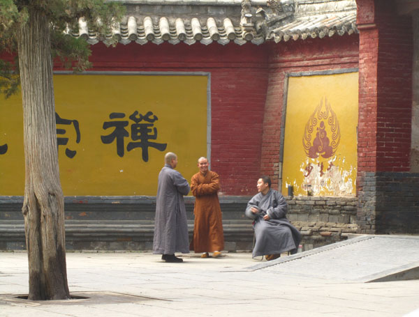 монахи, фото