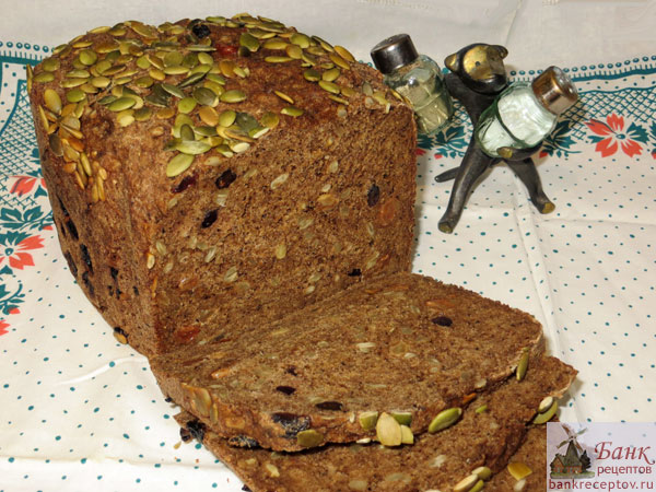 Ржаной хлеб с изюмом и семечками, как приготовить в хлебопечке, фото