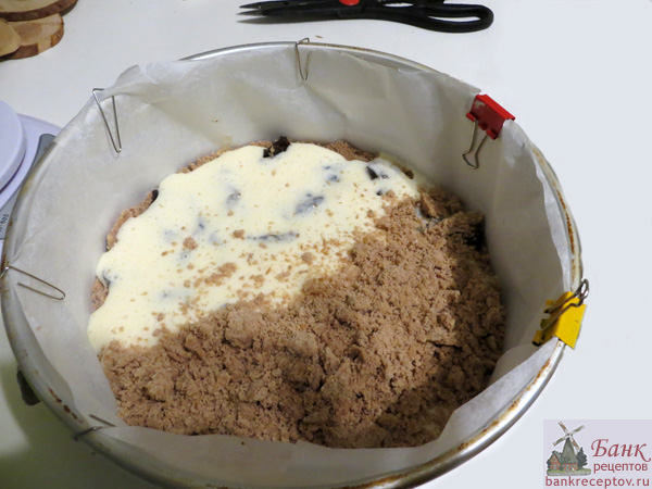 Начинка и второй слой слой пирога с черносливом, фото