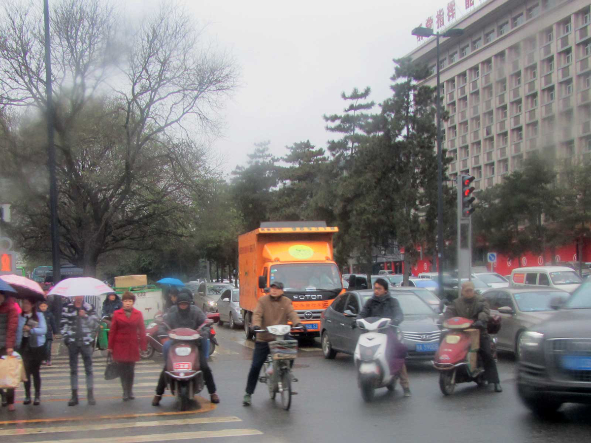 пробки на дороге в Сиане, фото