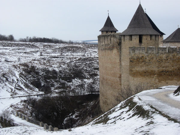 Ров вокруг стен крепости, фото