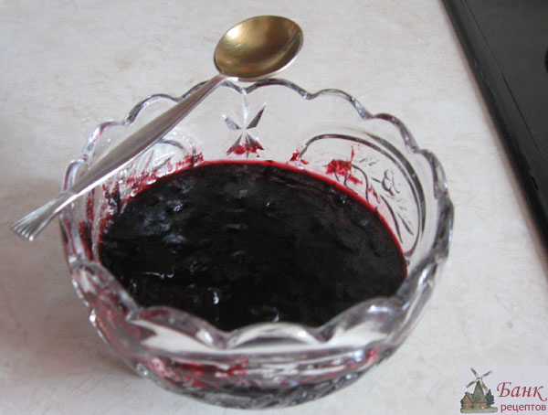 Рецепт вкусного варенья из черники, фото